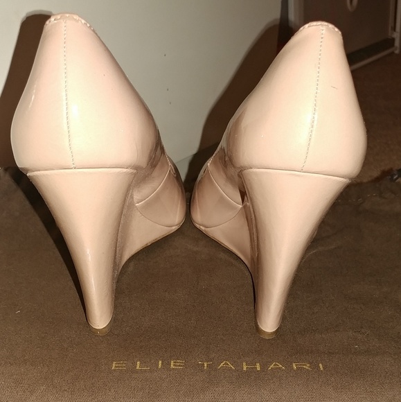 Elie Tahari Nude Patent Wedge - Picture 5 of 6